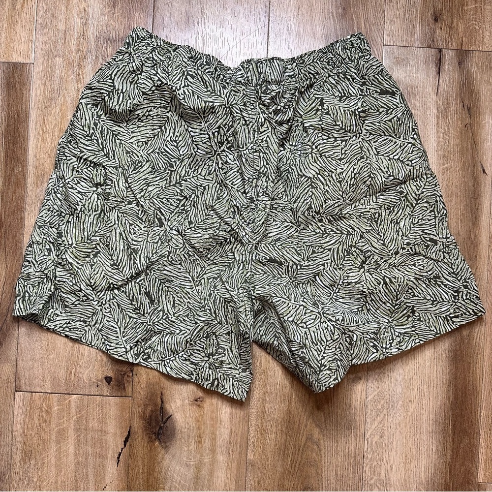 Columbia Forest Green Shorts Size Medium - Picture 5 of 12
